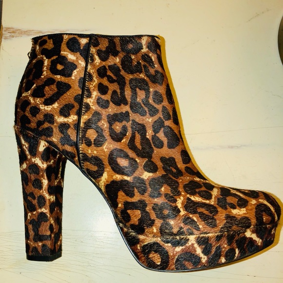 Michael Kors Leopard Print Booties. Size 9 - Picture 2 of 7